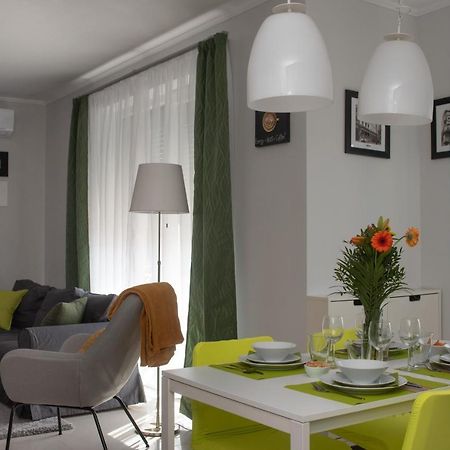 Sunny Home Near Bud With 2Br, Ac And Free Parking Vecses Ngoại thất bức ảnh