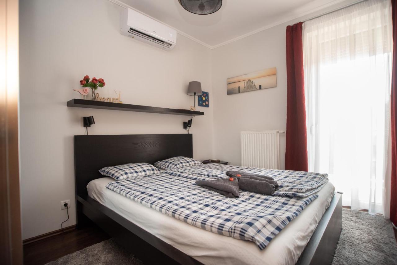 Sunny Home Near Bud With 2Br, Ac And Free Parking Vecses Ngoại thất bức ảnh