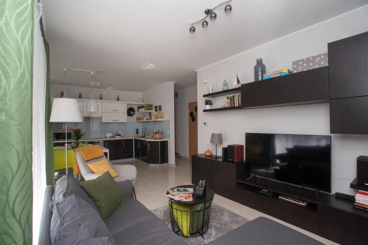 Sunny Home Near Bud With 2Br, Ac And Free Parking Vecses Ngoại thất bức ảnh