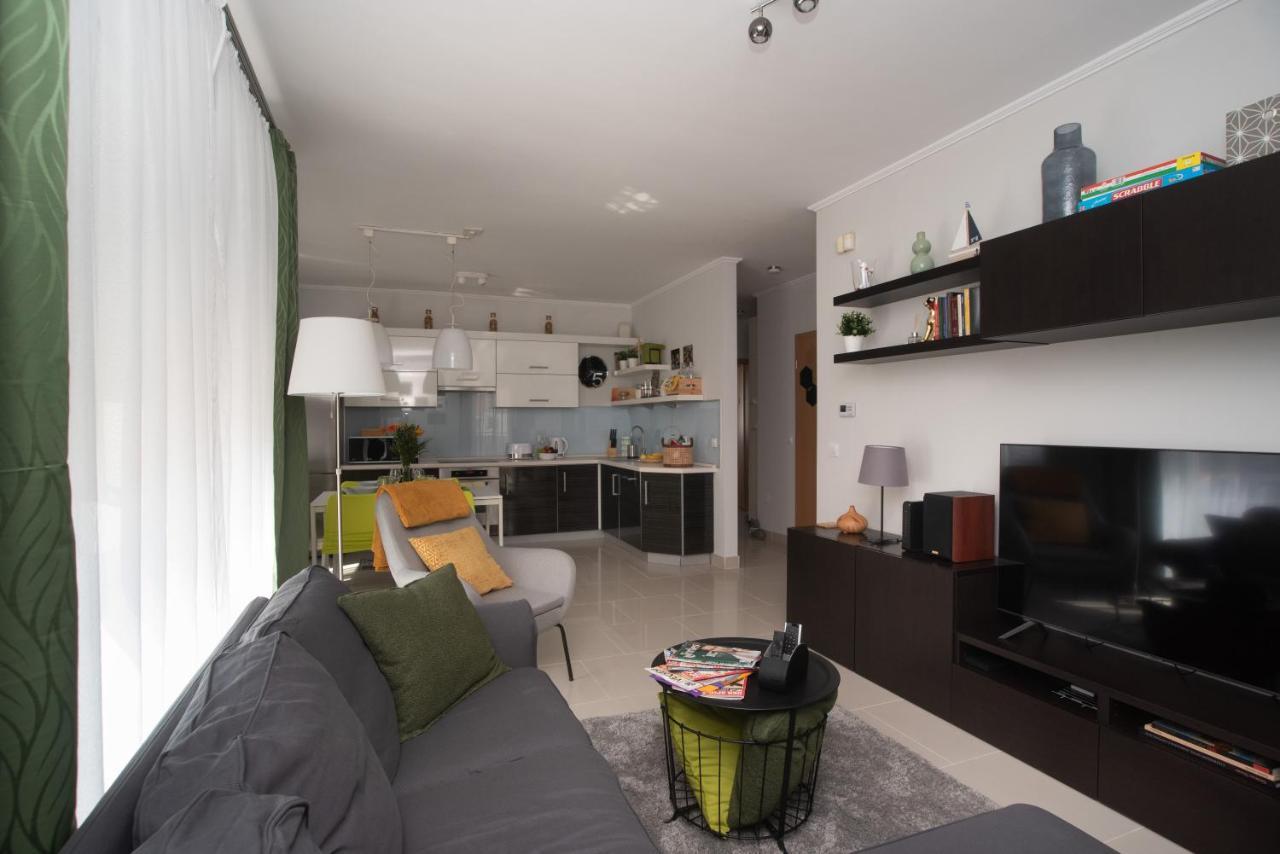 Sunny Home Near Bud With 2Br, Ac And Free Parking Vecses Ngoại thất bức ảnh