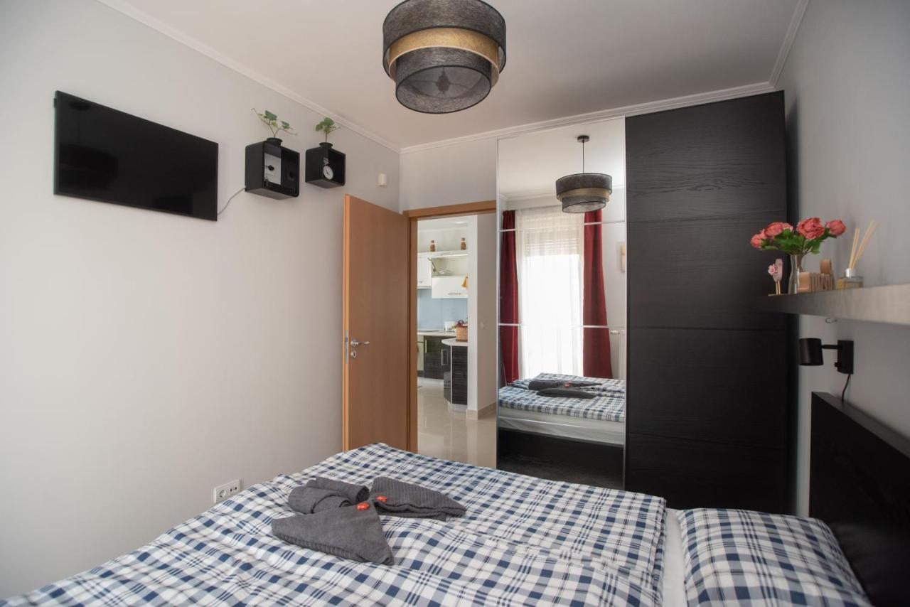 Sunny Home Near Bud With 2Br, Ac And Free Parking Vecses Ngoại thất bức ảnh
