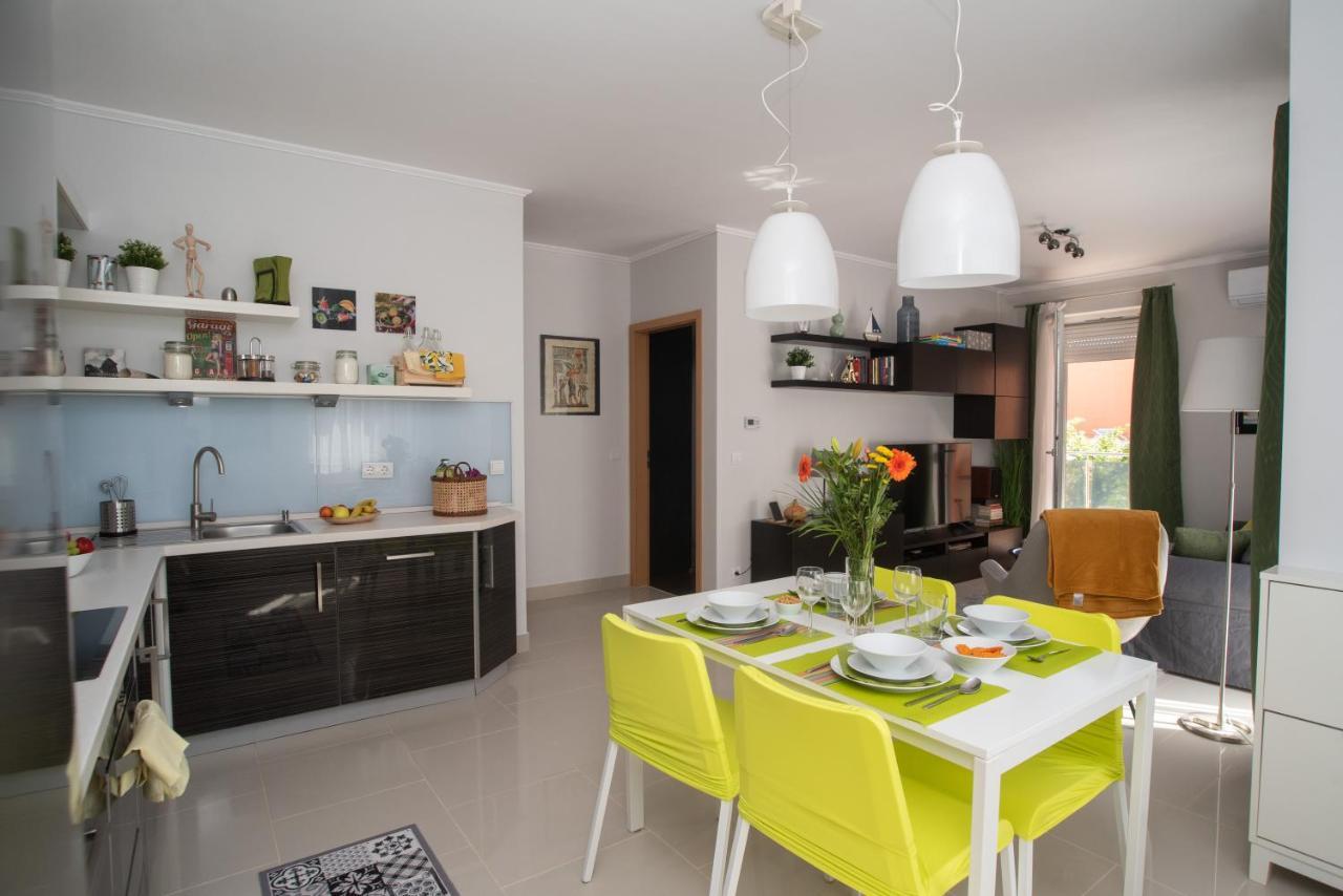 Sunny Home Near Bud With 2Br, Ac And Free Parking Vecses Ngoại thất bức ảnh