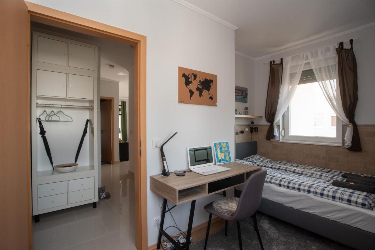 Sunny Home Near Bud With 2Br, Ac And Free Parking Vecses Ngoại thất bức ảnh
