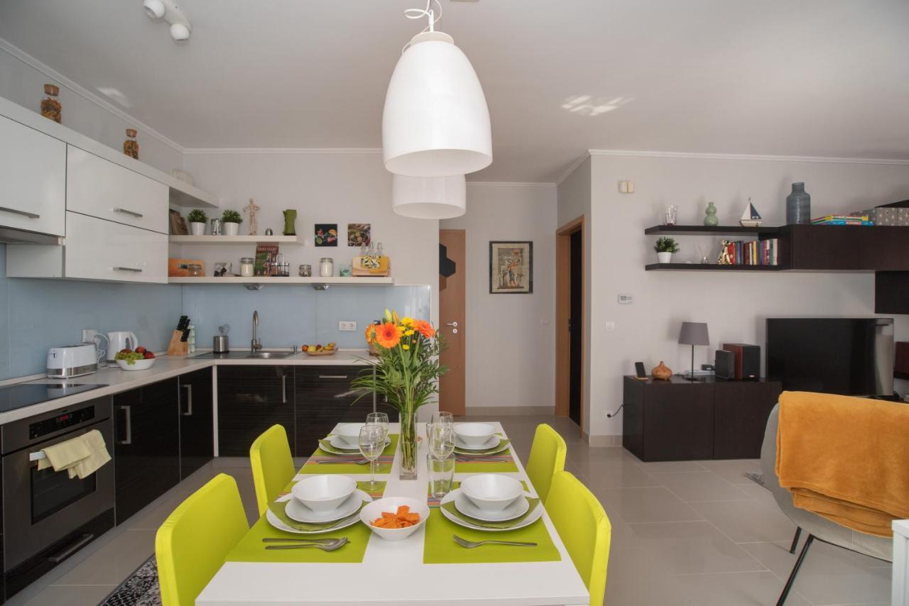 Sunny Home Near Bud With 2Br, Ac And Free Parking Vecses Ngoại thất bức ảnh
