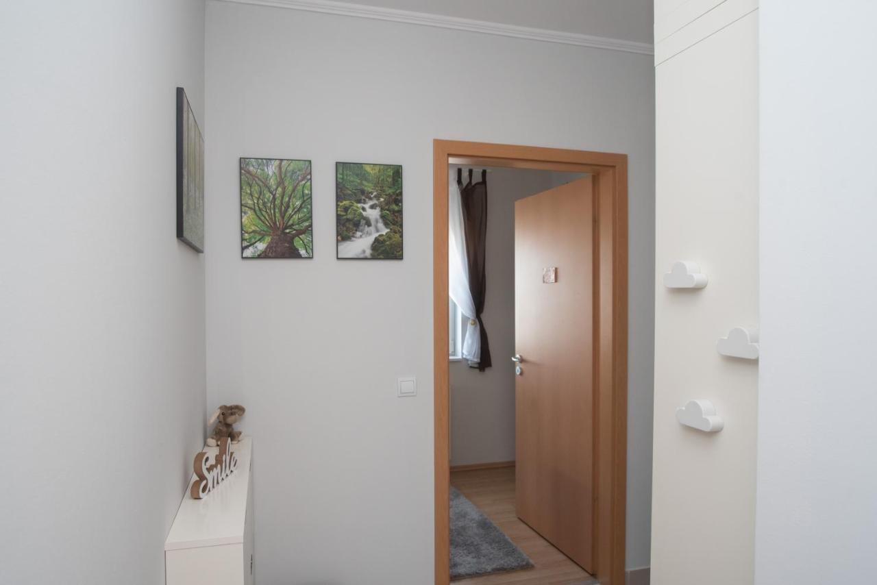 Sunny Home Near Bud With 2Br, Ac And Free Parking Vecses Ngoại thất bức ảnh