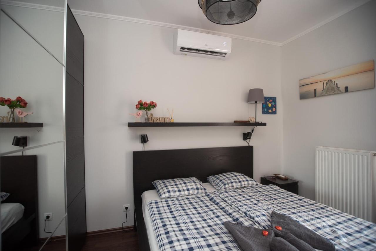 Sunny Home Near Bud With 2Br, Ac And Free Parking Vecses Ngoại thất bức ảnh