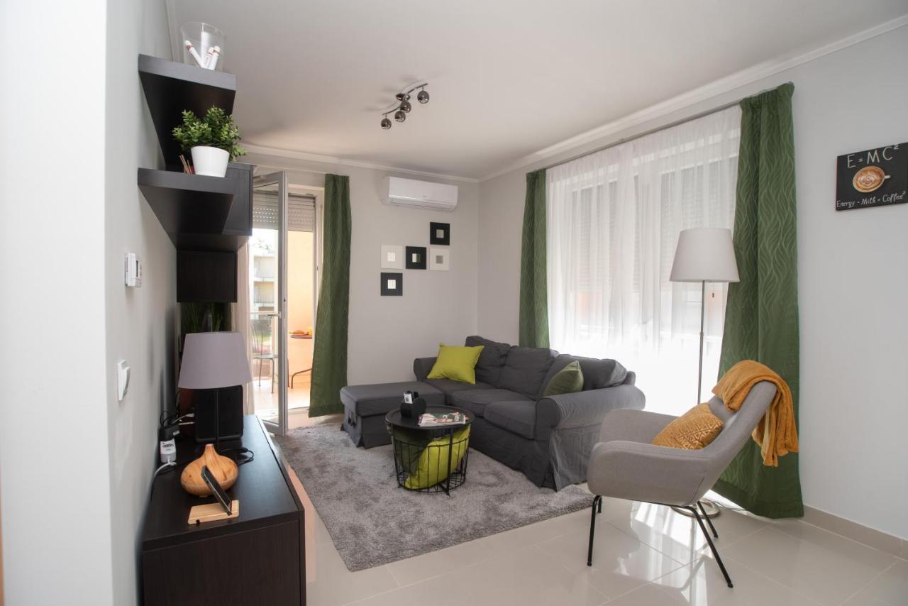 Sunny Home Near Bud With 2Br, Ac And Free Parking Vecses Ngoại thất bức ảnh